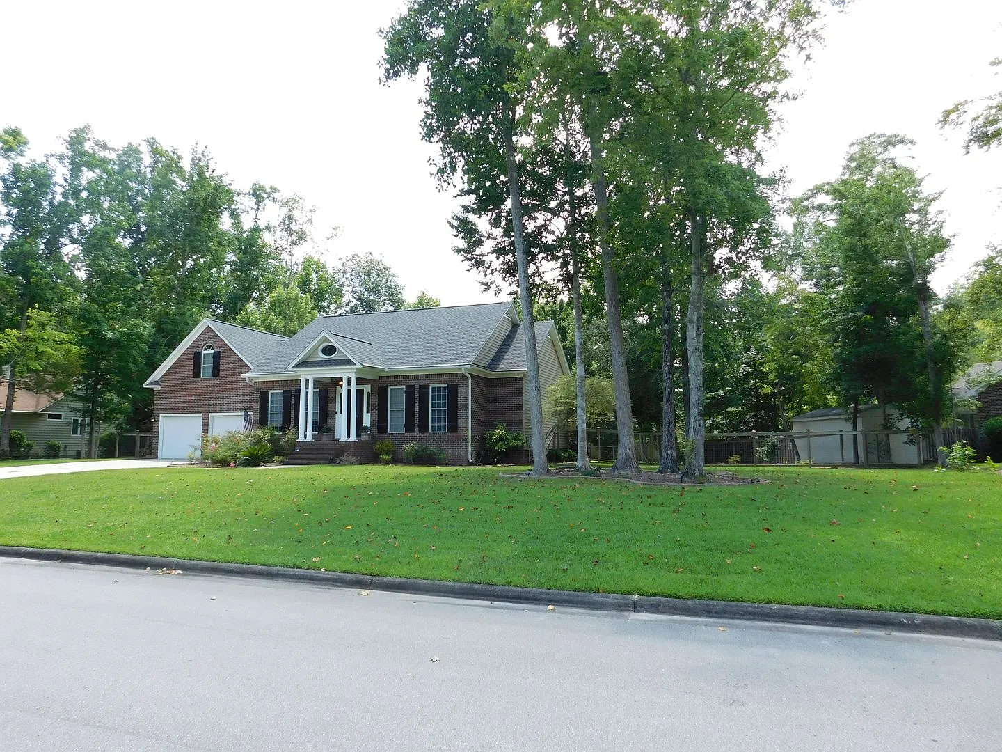 300 Taliaferro Lane in the Neuse Harbour Subdivision — Photo 2