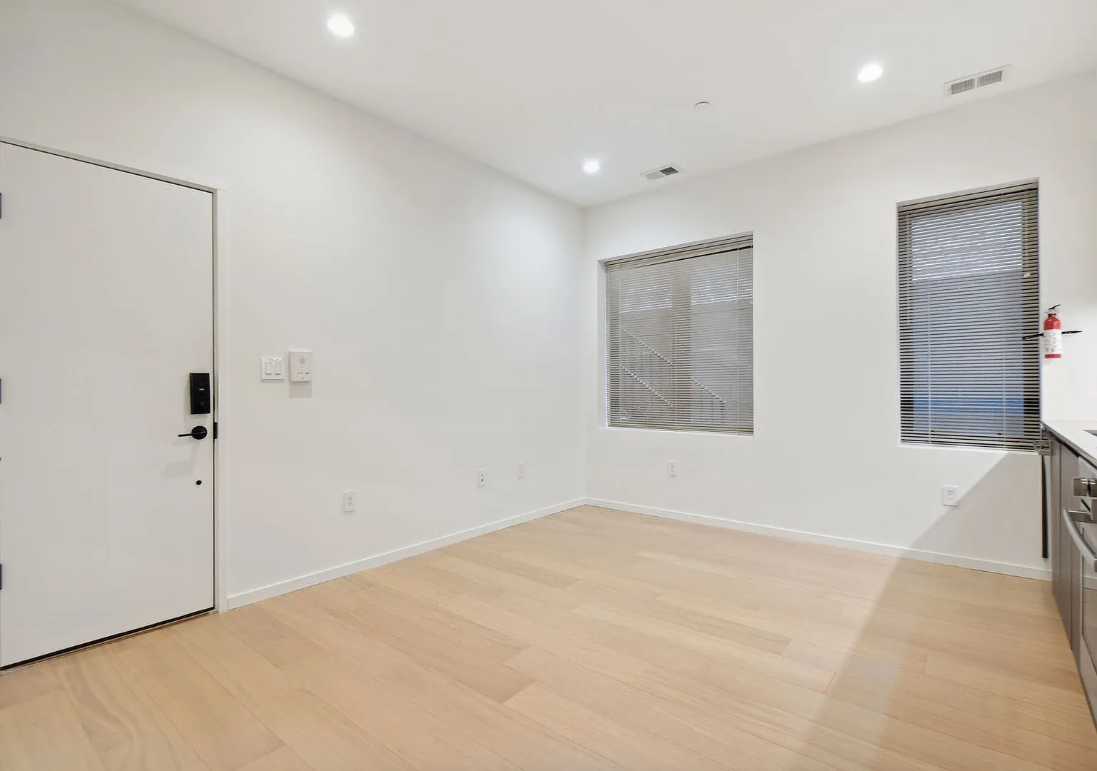 Free Month for Lease Start by 9/10! Built in 2021! Centrally located in Mount Vernon, 5 Minute Wa... — Photo 3