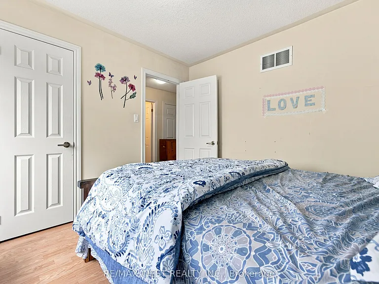 35 Sky Harbour Dr — Photo 27