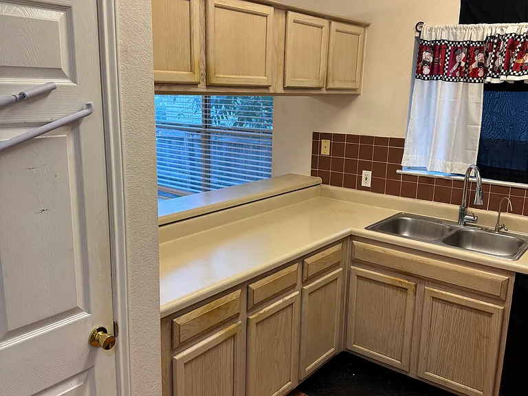 4719 Castleman Dr — Photo 4