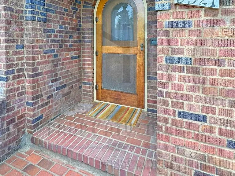 3321 N Columbia Cir — Photo 4