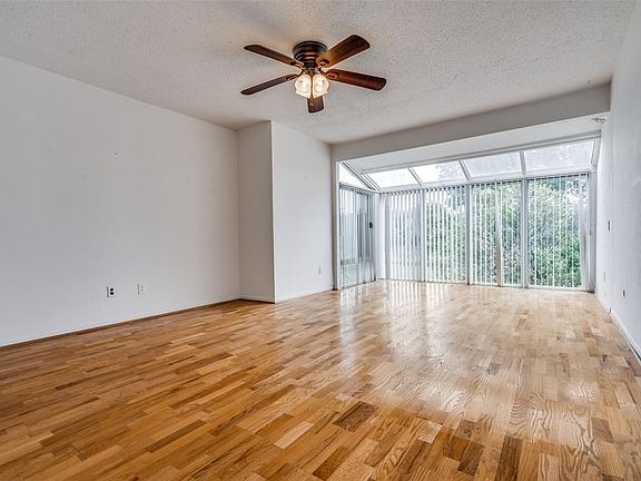 2nd image of 1817 Lakecrest Ct