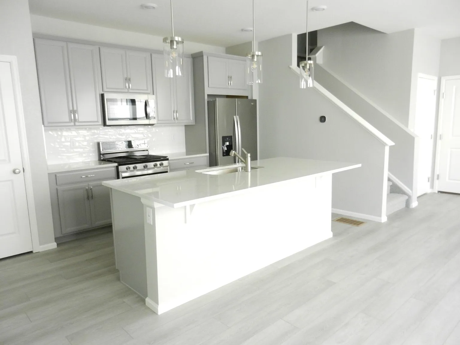 3 bed, 2.5 bath, 1854 sqft, $3,000 — Photo 2