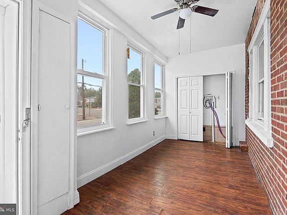 2nd image of 129 E 24th St