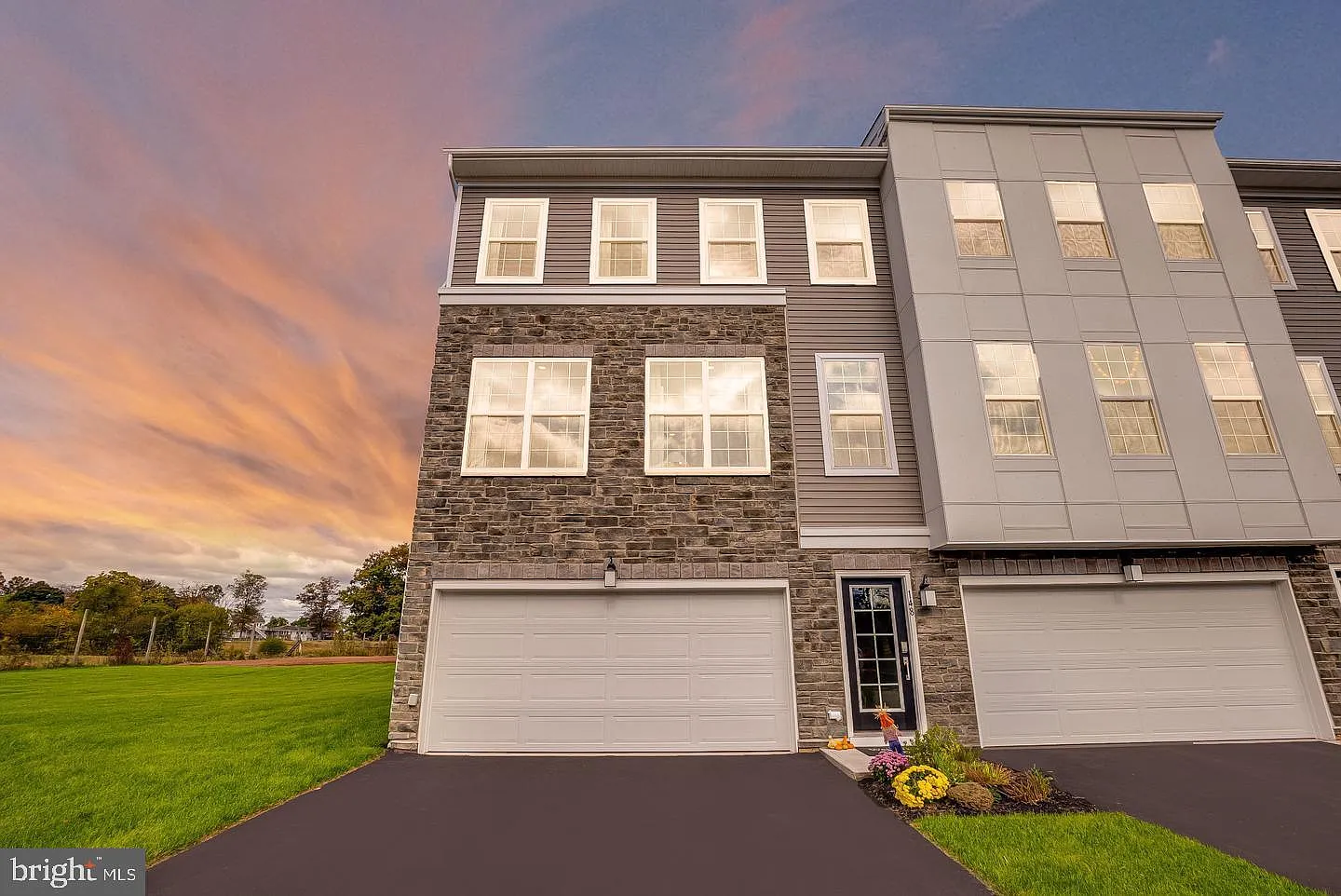 4 bed, 3.5 bath, 2453 sqft, $5,000 — Photo 1