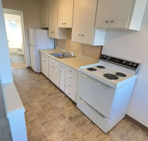 BC08-1 - Upland Terrace — Photo 2