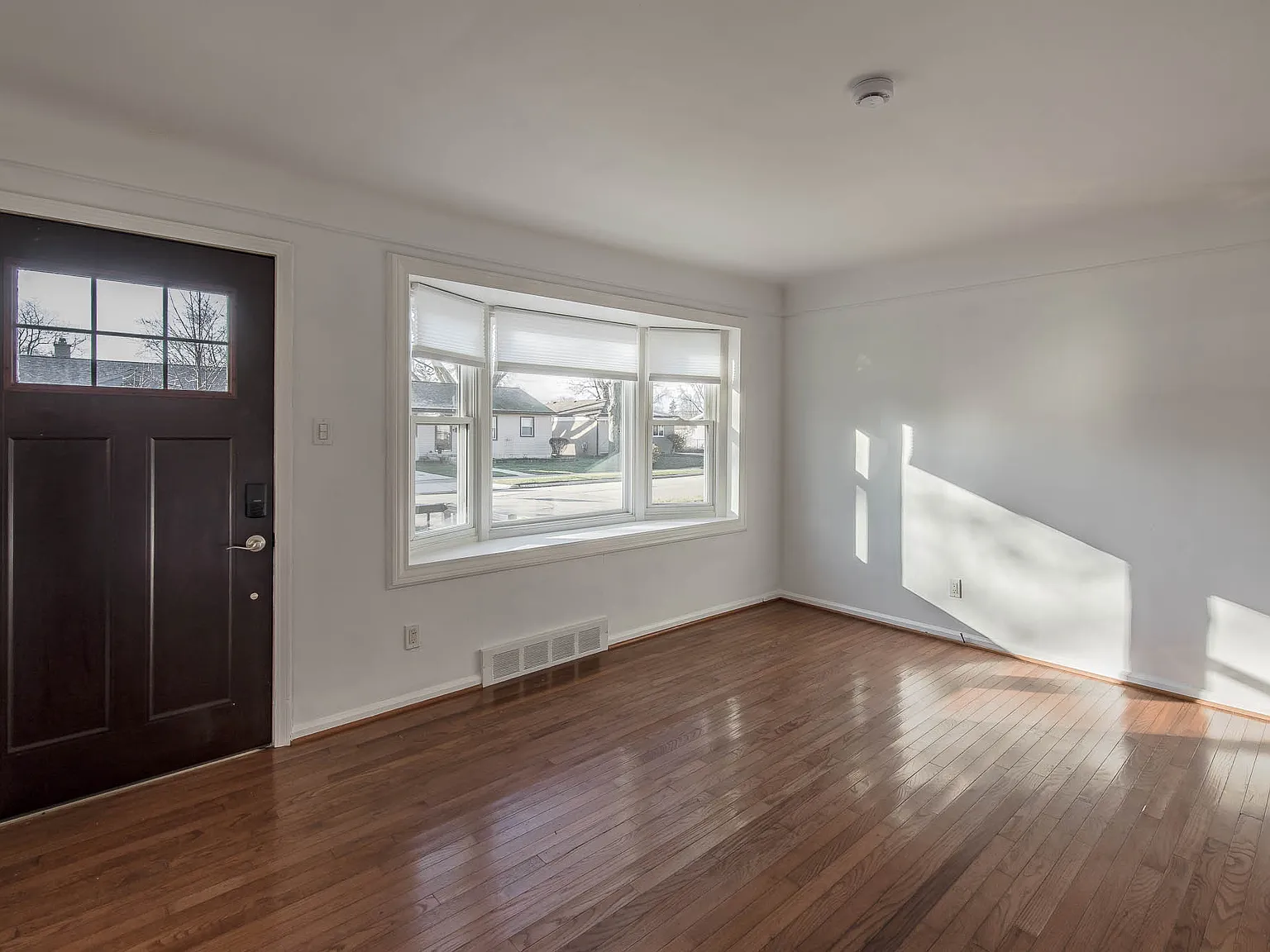 3 bed, 1007 sqft, $1,800 — Photo 4