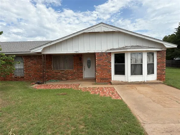 705 E Benton Ave, Sayre, OK 73662