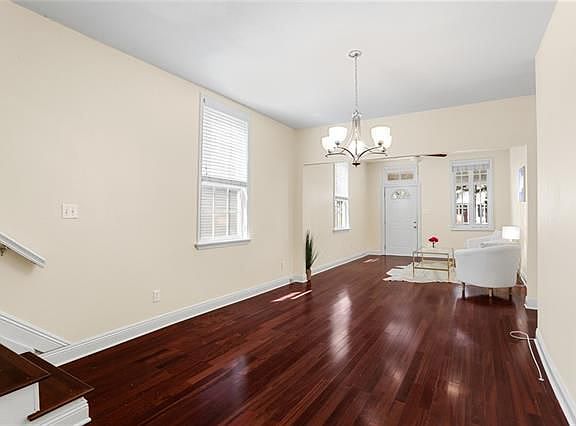 5th image of 4710 Banks St