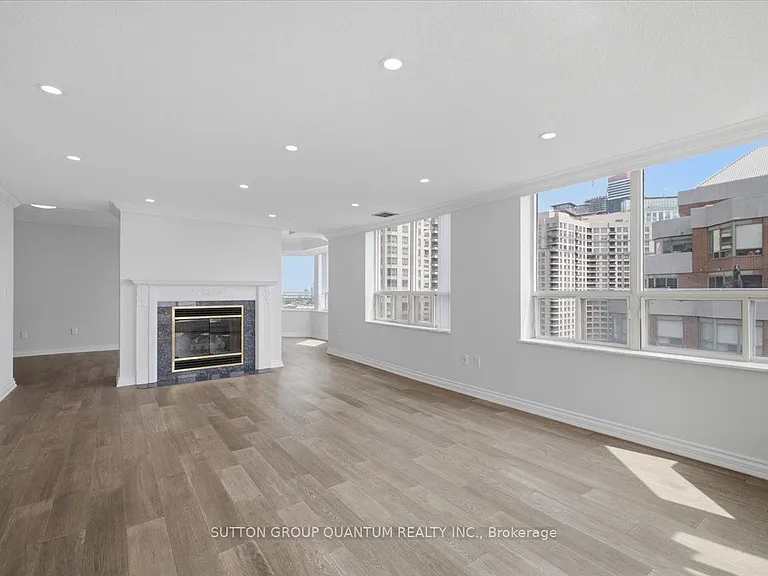 335 Webb Dr #Penthouse 106 — Photo 17