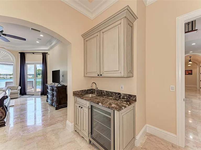 14 N Washington Dr — Photo 41