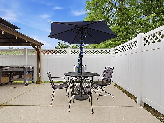 Outdoor entertaining area