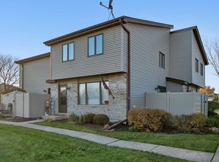 270 Circlegate Rd #270, New Lenox, IL 60451