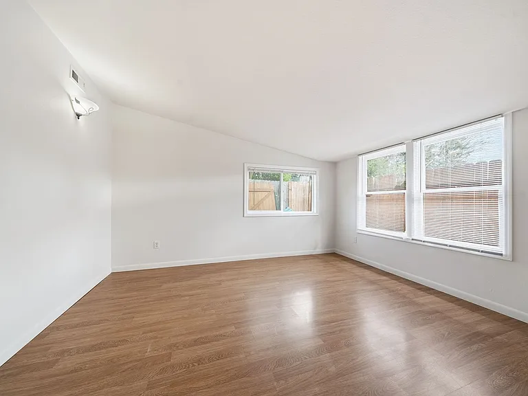 6830 SE 50th Ave — Photo 15