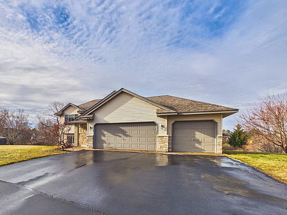3rd image of 7587 Wellington Cir