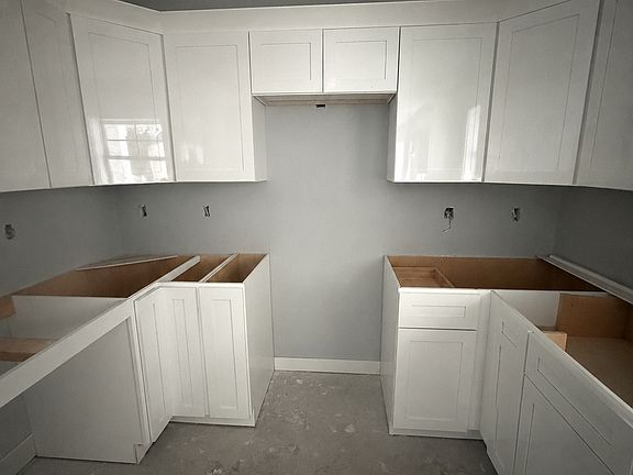 4th image of 210 Rose Ave #B