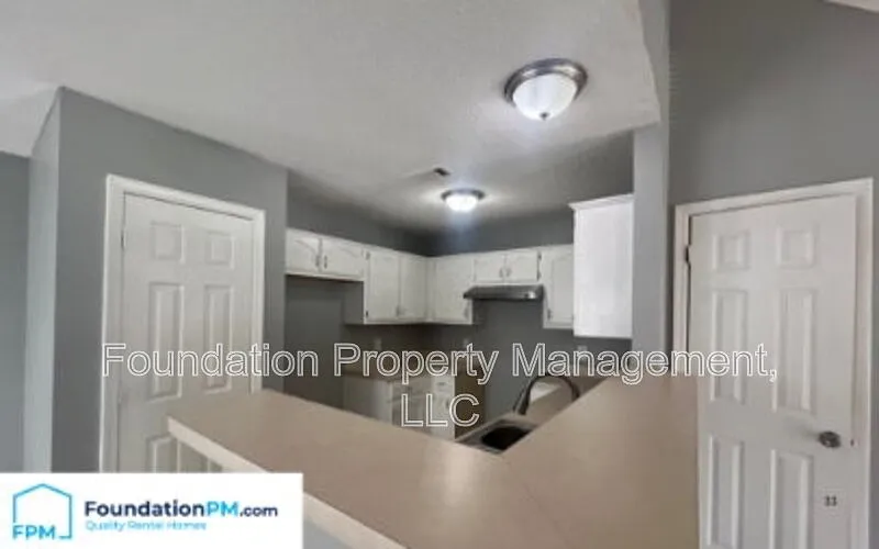 3 bed, 2.5 bath, 1496 sqft, $1,800 — Photo 3