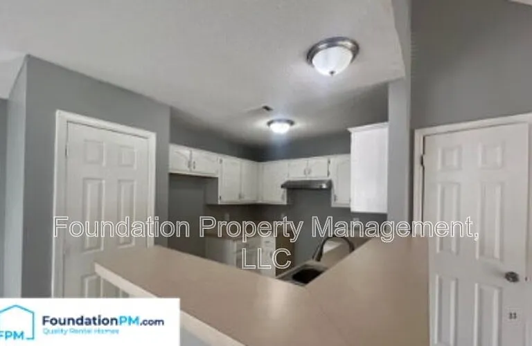 1530 Estacada Way — Photo 3