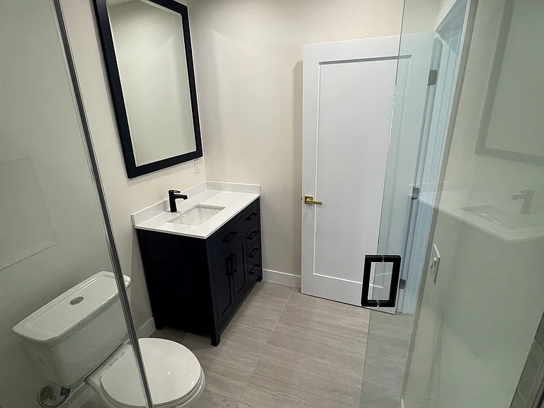 22812 Saticoy St #22810 — Photo 7