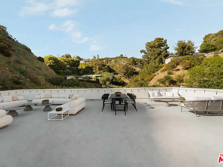 2163 Outpost Dr — Photo 32