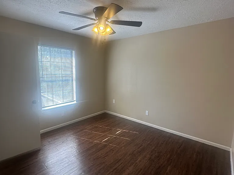 1702 Longview St #2 — Photo 9