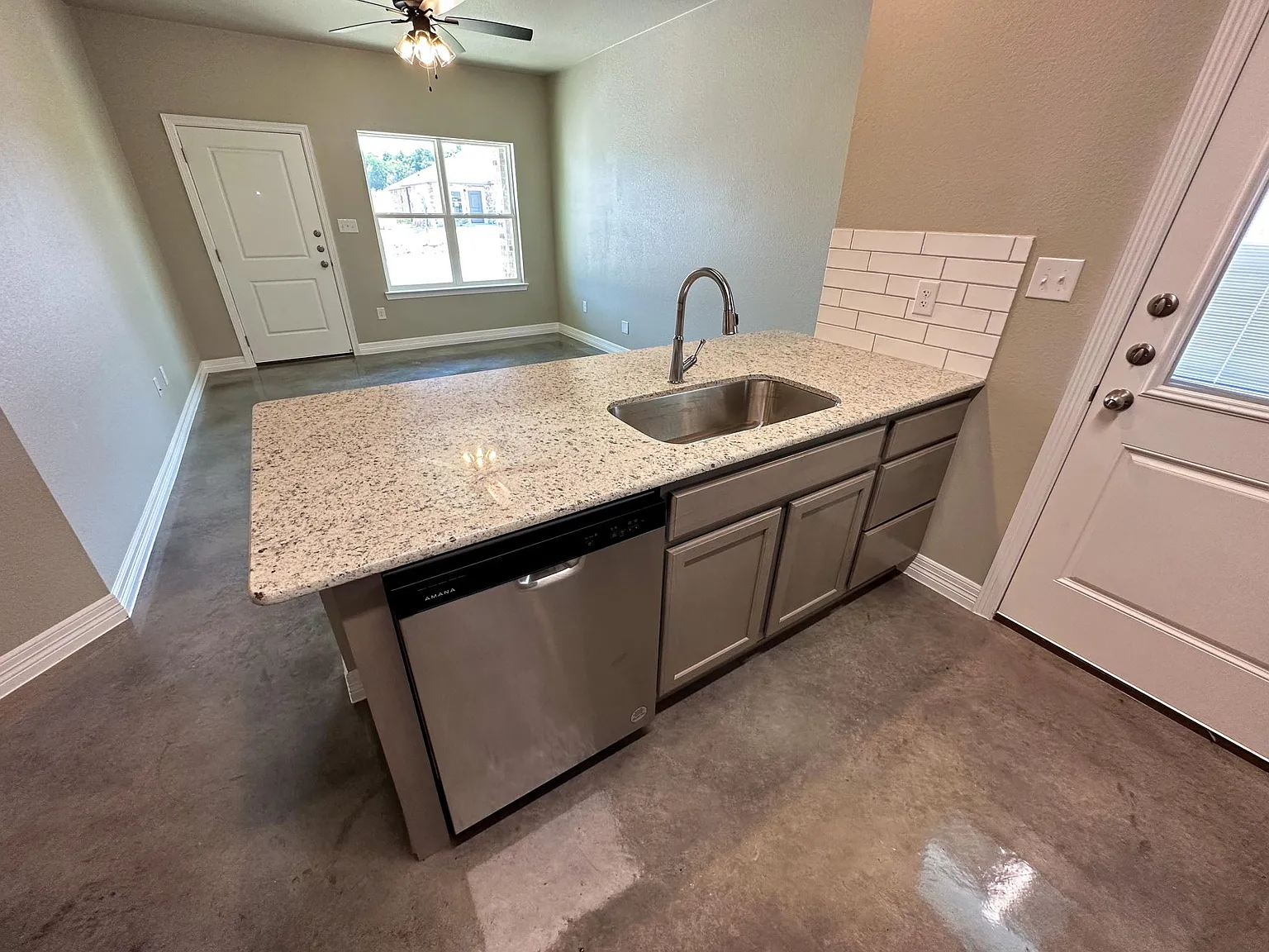 3 bed, 1332 sqft, $1,350 — Photo 3