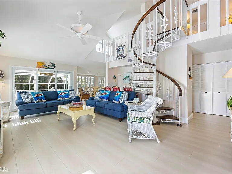 424 Lagoon Dr — Photo 6