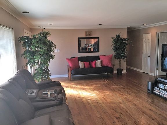 4th image of 5152 W 88th St
