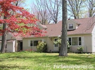 302 Oak Ln, Cresco, PA 18326