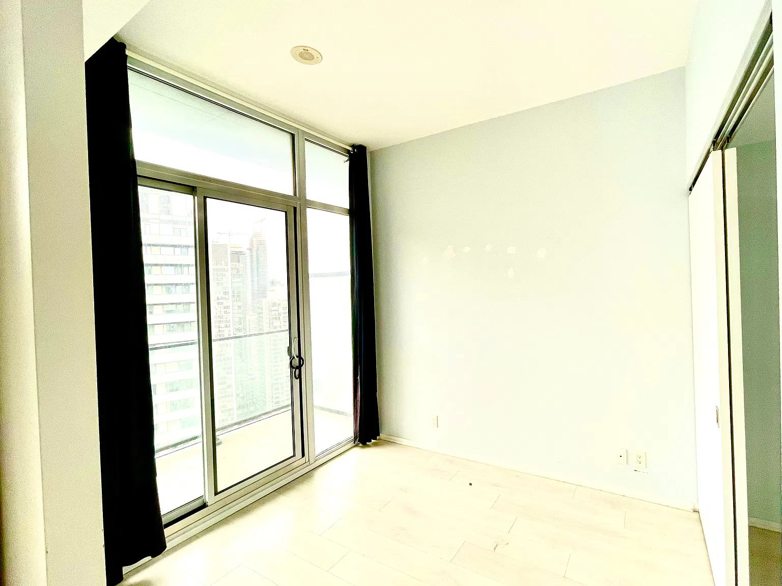 3 bed, 1000 sqft, $3,900 — Photo 2