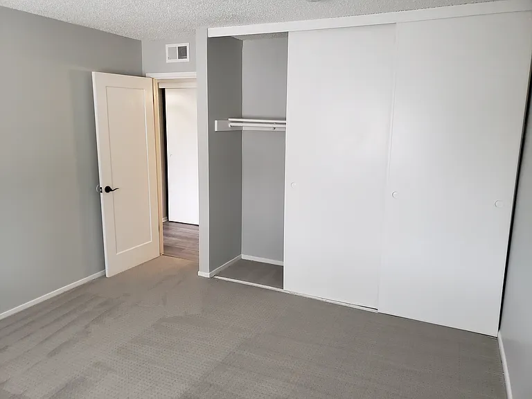 The Huntington Apartments — Photo 6