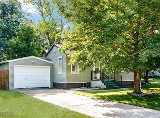 614 14th St N, Moorhead, MN 56560