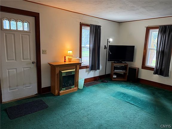 5th image of 68 Evergreen St