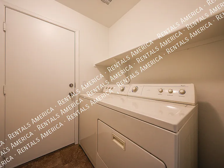 747 N Port Dr — Photo 25