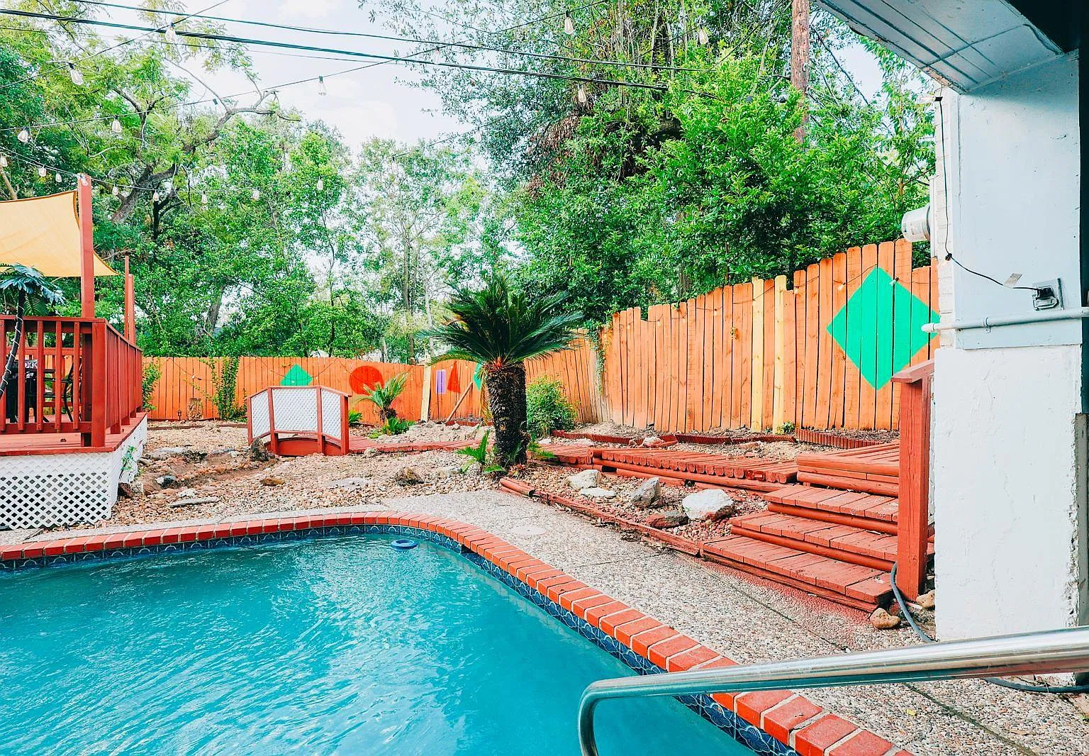 3 bed, 2.0 bath, 3316 sqft, $2,399 — Photo 2