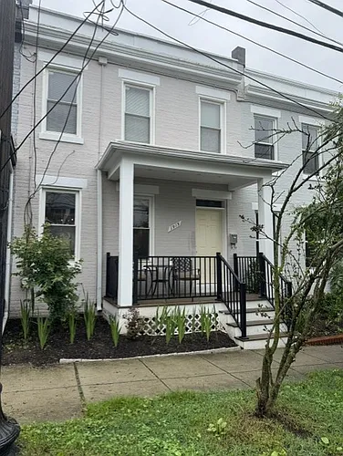 1915 35th Pl NW Photo 1