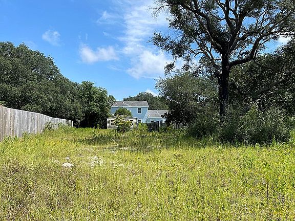 4th image of 834 Linda Dr