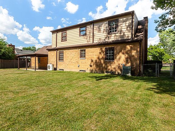 2nd image of 3805 Strathmoor Dr