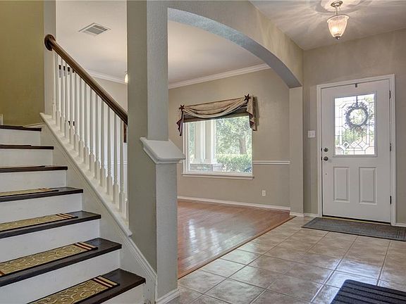 5th image of 112 McLeod Pl