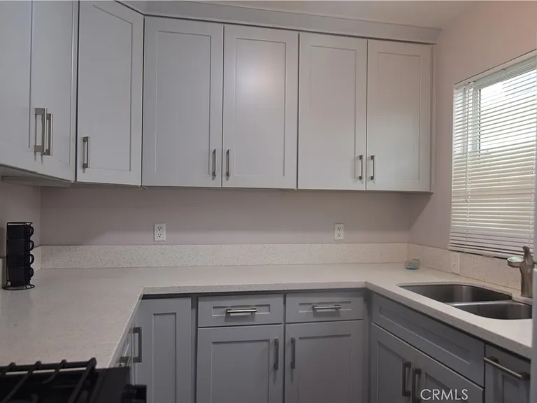 317 E Providencia Ave #C — Photo 4