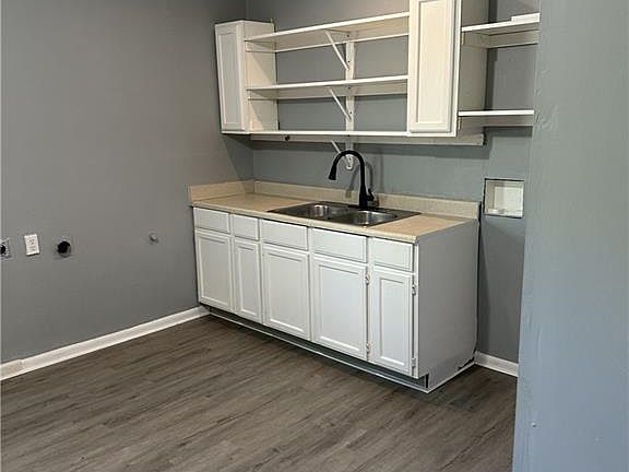 5th image of 11001 Ewing Ave