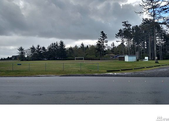 5th image of 521 Chenois Ave NE