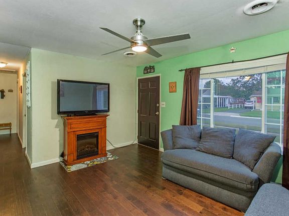 4th image of 42 Lawson Ave