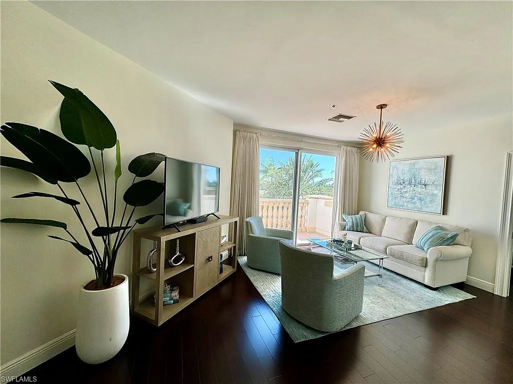 2 bed, 2.0 bath, 1090 sqft, $15,000 — Photo 4