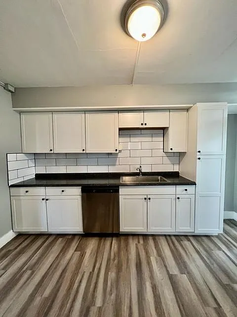 Building Photo - 1632 9th Ave #1