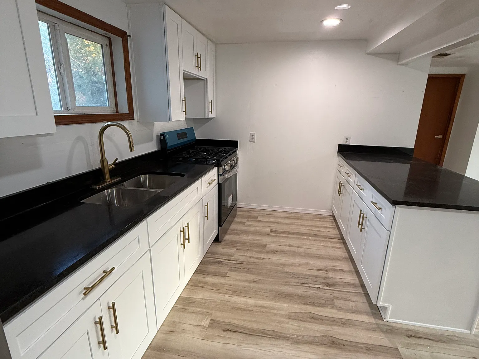 3 bed, 963 sqft, $1,595 — Photo 3