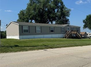 102 Spring St, Prairieburg, IA 52219