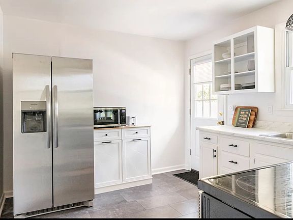5th image of 1042 Skyview Dr