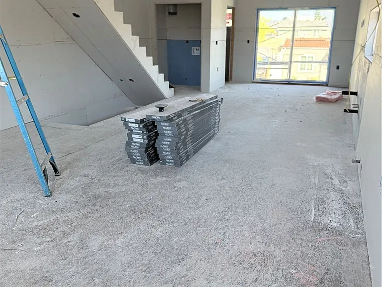 1282 S Leighton Ave — Photo 2