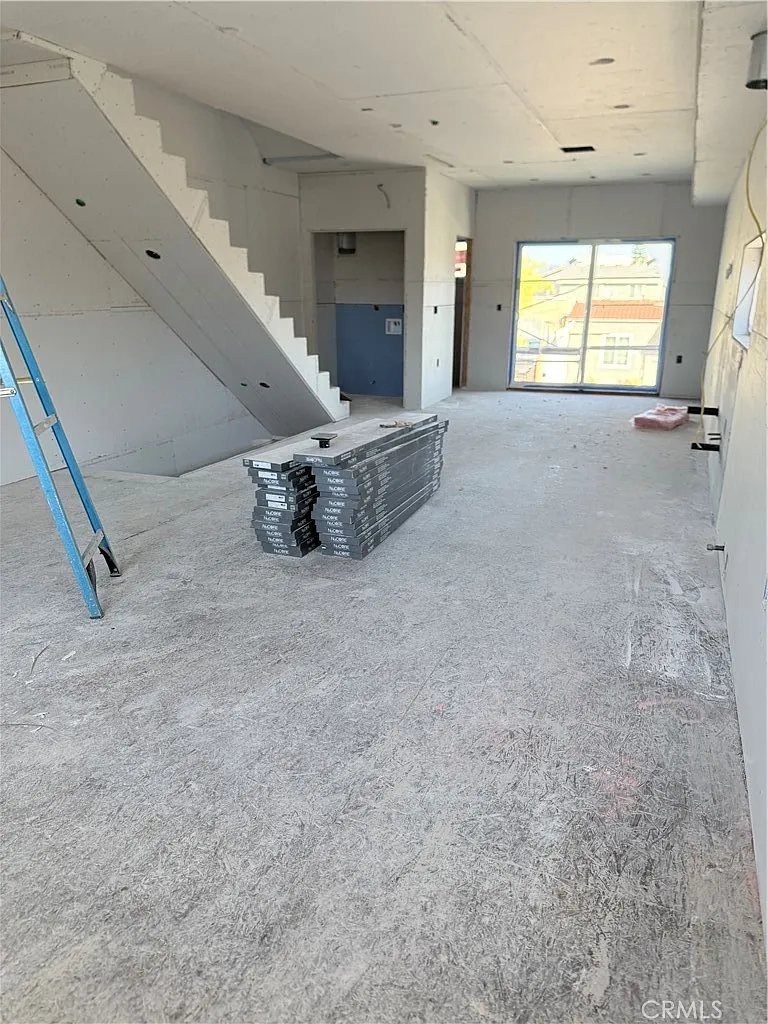 Building Photo - 1282 S Leighton Ave